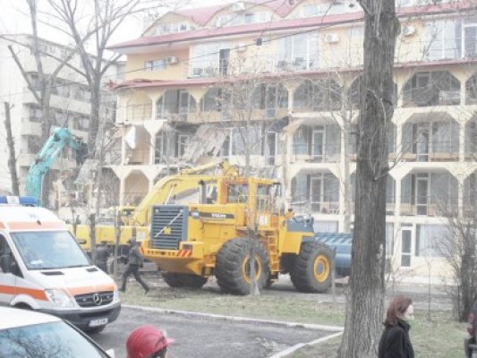 Bosânceanu, în pragul isteriei: a început demolarea Hotelului Histria